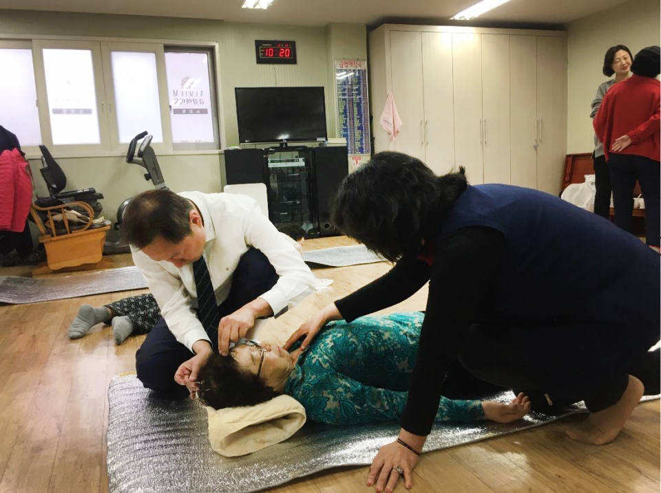 원주시 행구동주민자치위원회, 어르신 무료 의료봉사 실시