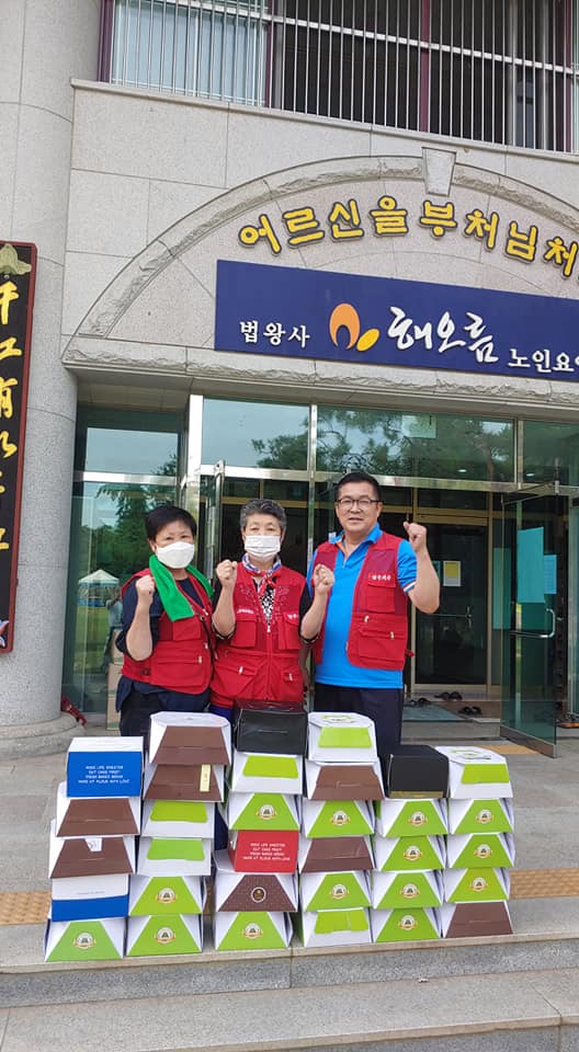 이강문 이사장, 노인입소 요양 시설에 마들렌케잌 나눔봉사