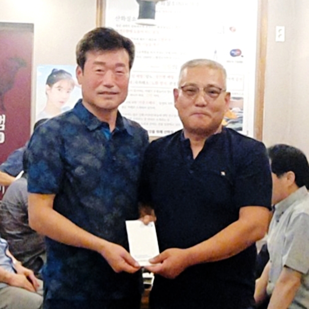 홍천 화양강까치회, 학생가구 집수리 자재 100만원 후원