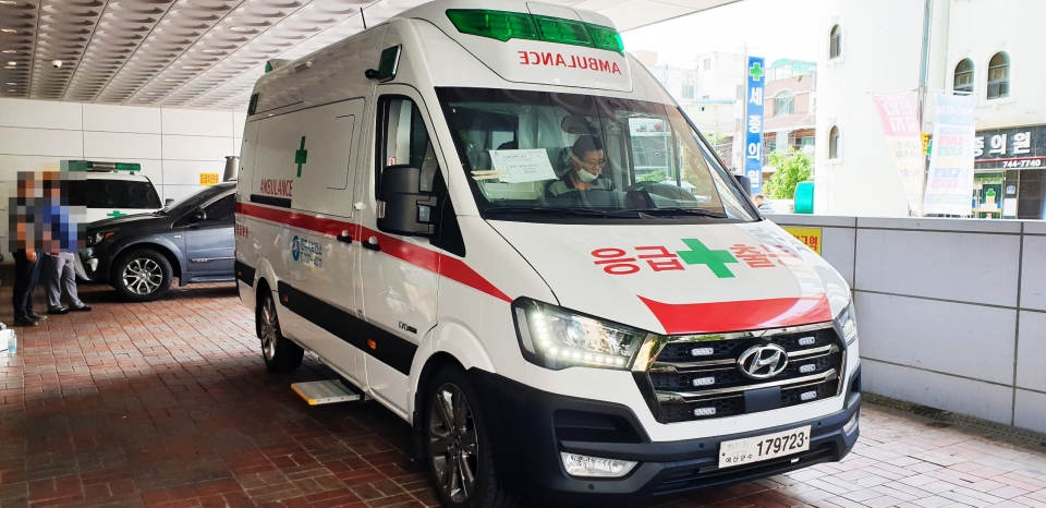 원주시, 코로나19 환자 이송 음압특수구급차 배치