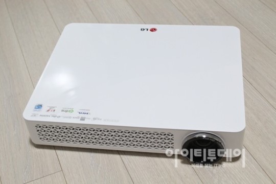 [Ms 리뷰] LG 미니빔 PF87K로 어바웃타임 가족처럼...