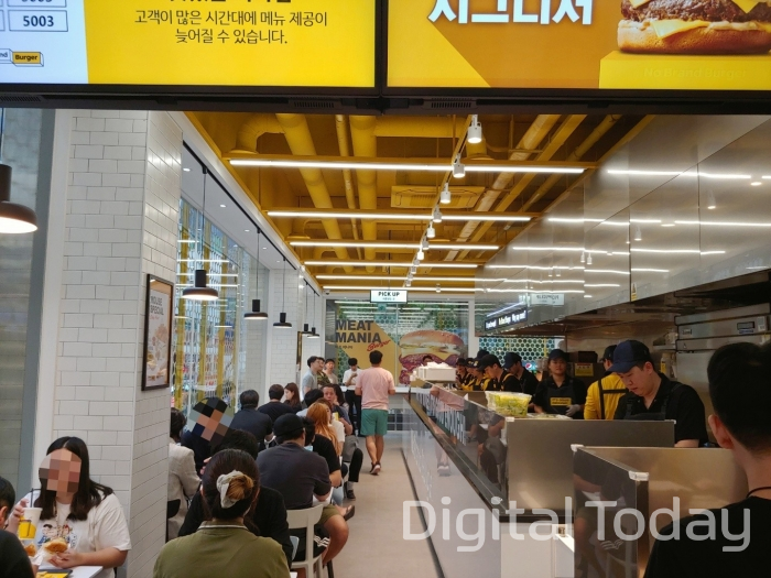 [신민경의 음식농담] 가성비 强, 시간효율 弱 노브랜드 버거, 성공할까?