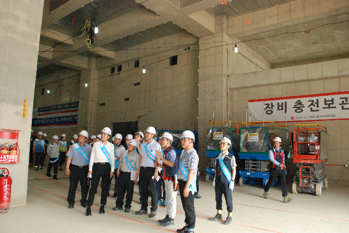 <건설현장 사고사망 반으로 줄이자> “매월 14일은 ‘추락재해예방 점검의 날’”