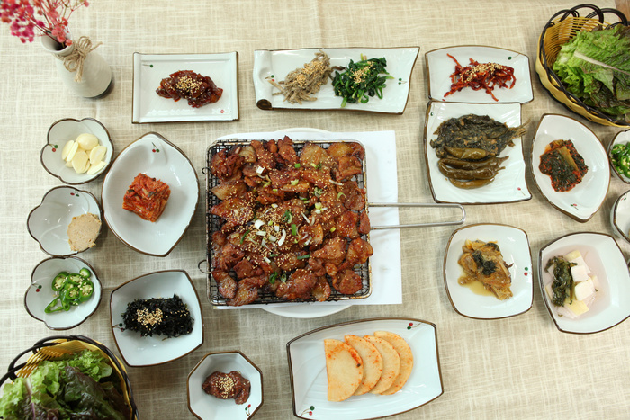 가을 관광객 입맛 사로잡을 곡성 석곡 흑돼지 석쇠구이 ‘인기’