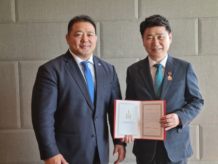 김원기 전 경기도의회 부의장 몽골 볼강아이막 조흐 훈장 수상