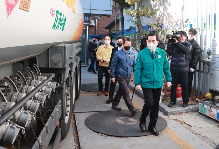 이창양 산업부 장관, 판교저유소 입ㆍ출하 현장점검