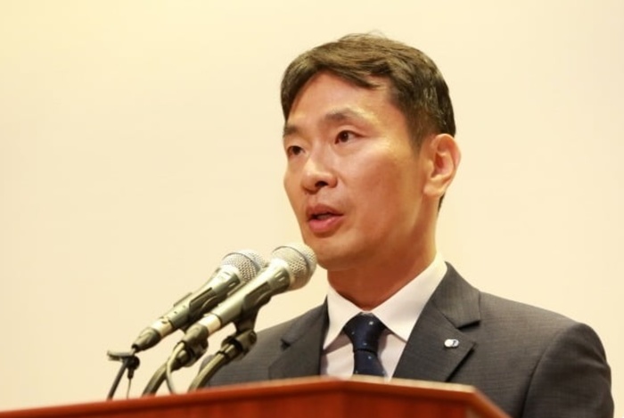 목소리 세진 이복현 금감원…월권 논란도