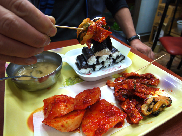 [Food &] 봄철 피크닉 엄마 손맛의 추억… 알싸한 복합味 가득