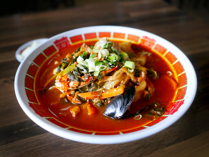 [Food &] 직장인의 3대 점심메뉴 ‘웃기는 짬뽕’