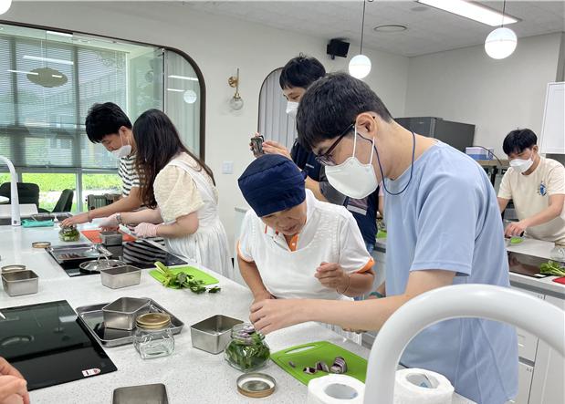 인천시, 제철 농산물로 만든 건강한 장아찌 만들기 체험 운영