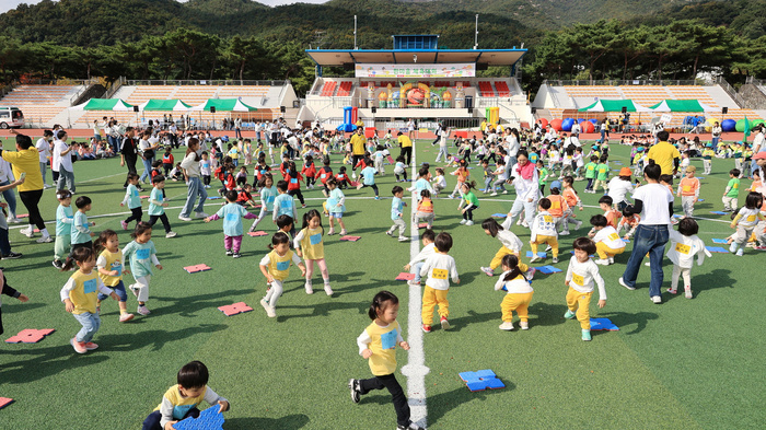 과천시, 어린이집 한마음 체육대회 ...영유아·보육교직원 등 2000여명 참석