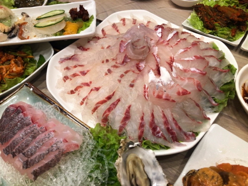 [지역탐방] 여수 여행 맛집 사계절 횟집,  자연산 감성돔 메뉴 인기