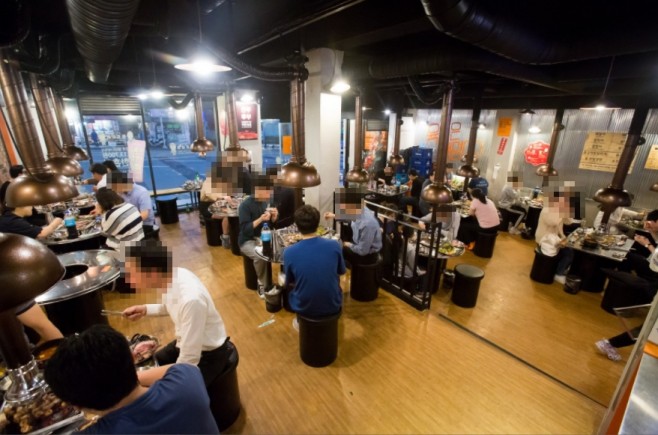 프랜차이즈 고깃집 창업 화로상회 장기 불황, 무한리필집에 지갑 열려