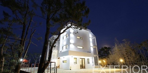 모던한 인테리어로 호텔 못지 않은 럭셔리 펜션으로 인기