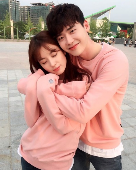 더블유 이종석, 한효주와 실제 연인 방불케 하는 백허그 심쿵