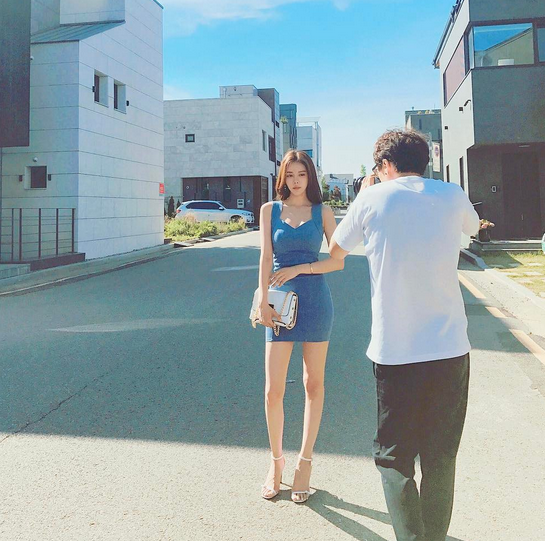 이지훈과 열애? 도회지, 완벽한 바비 인형 비율 몸매 ‘인형이 걸어 다니는 줄…’ 