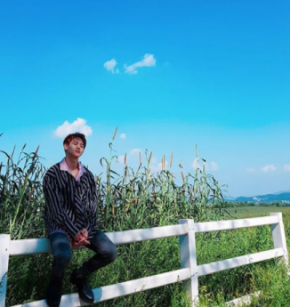 양요섭, 푸른 하늘 배경으로 “구름모자” 쓴 훈훈한 일상 공개
