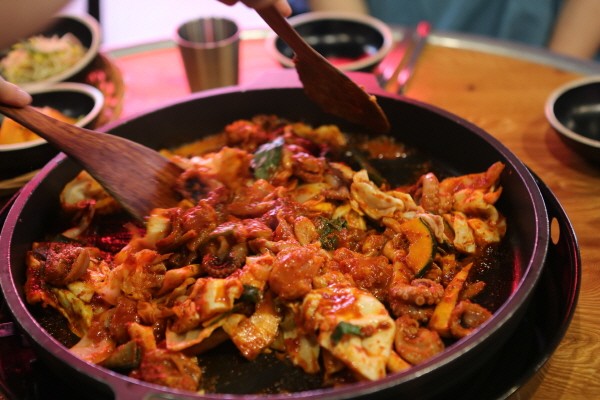 인천 삼산동 맛집 강촌닭갈비, 가성비 좋은 한상차림으로 주목