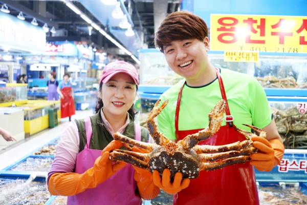 가락시장 킹크랩 대게 전문 ‘용천수산’ 2대째 함께 운영하는 30년 전통 맛집으로 주목