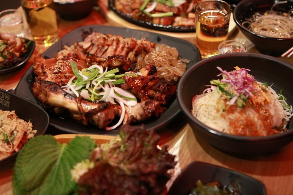 인계동 맛집 ‘마왕족발’, 오븐에 네 번 구운 프리미엄 족발로 눈길
