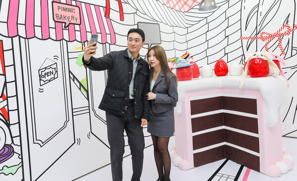 현대백화점 목동점, 핑크빛 테마 아트 전시 푸룻푸룻프렌즈와 핑크닉 구경 오세요~!