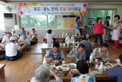 천안시 입장면 김재규씨, 어르신께 점심 대접