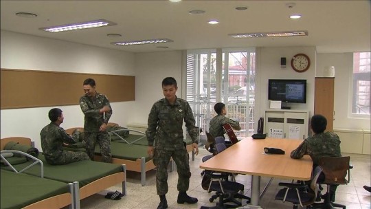 1인용 침대에 사물함…軍 내무반 ‘확’ 바뀐다