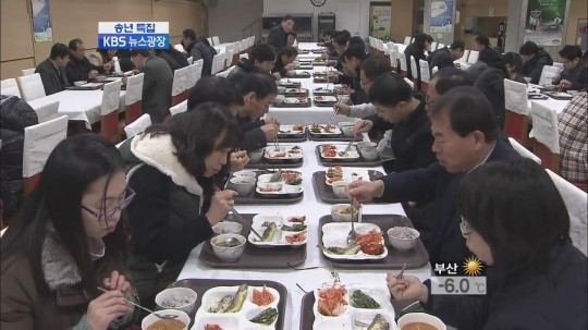 한파와 폭설…구내식당 북적·배달 주문 급증