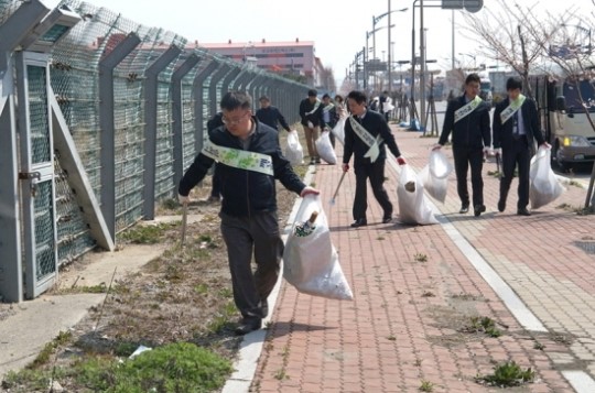 부산항, 신항 대청소