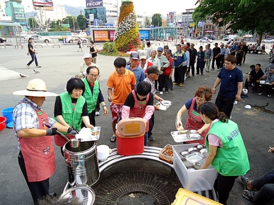 급식과 밑반찬 서비스로 복지 업그레이드