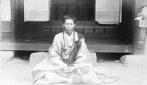 다른 수좌 정진을 위해 장작 마련하라
