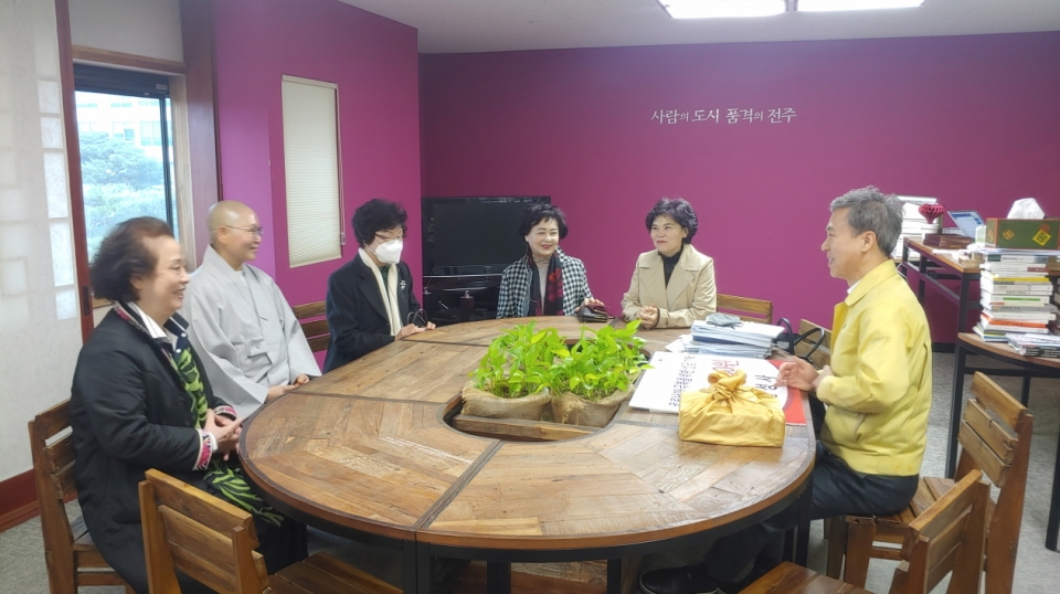 전주 칠성사, 전주시에 코로나19 극복성금 기탁
