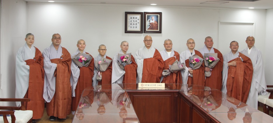 승가 발전과 포교에 모범 보여달라