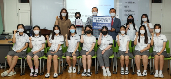 대구 송현여고 영남대 독도연구소 응원하다