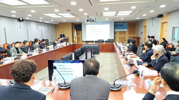 지방 고사 직전인데 연구·기금은 따로따로...극복보단 적응으로