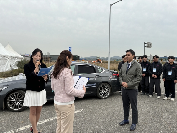 국립한국해양대 신동훈 교수 연구팀, 국회의원 김예지 의원으로부터 휴먼자율주행 혁신상 수상