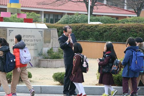 광양제철초등학교 고문언 교장 사람은 ‘삶’과 ‘앎’의 복합어다