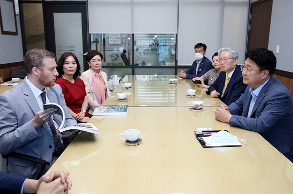 초머 모세 주한 헝가리대사, 도자문화 메카 이천시 방문 교류