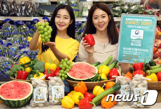소비쿠폰으로 마트에서 제철과일 삽니다…온라인으로는 쌀 구매 늘어