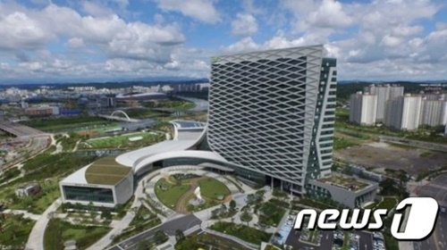 [단독] 개혁 첫발 LH 혁신위원회 출범…위원장은 김준기 서울대 교수