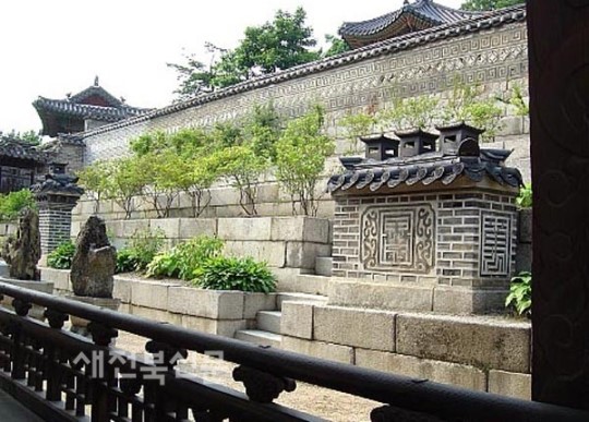 [한국의 꽃담기행] 그린 이의 마음을읽음 글자 뜻대로 이뤄지길바람