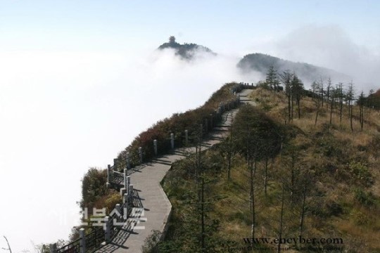 산 정상으로 가기 위해서는 반드시 골짜기를 거쳐야 한다