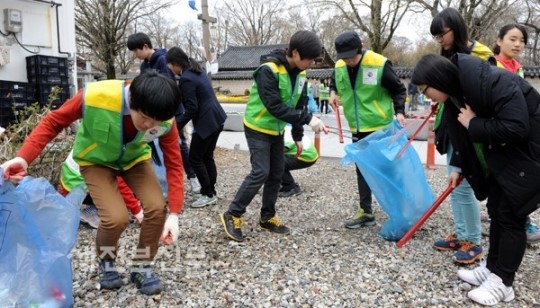 크린온고을 봉사단원 봄맞이 청소활동분주