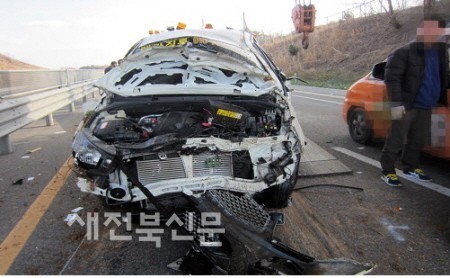 도로 위 무법자 레커-구급차
