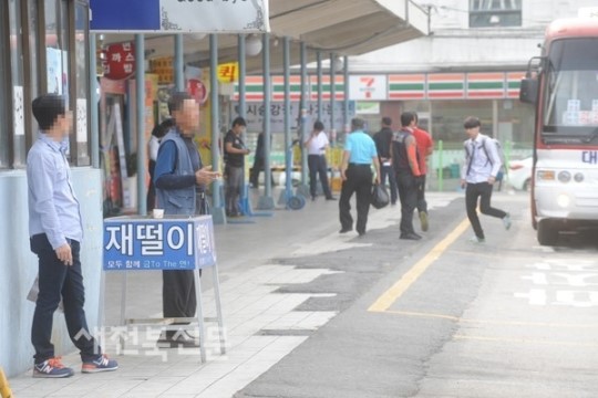 담배 연기에 머리 아파요