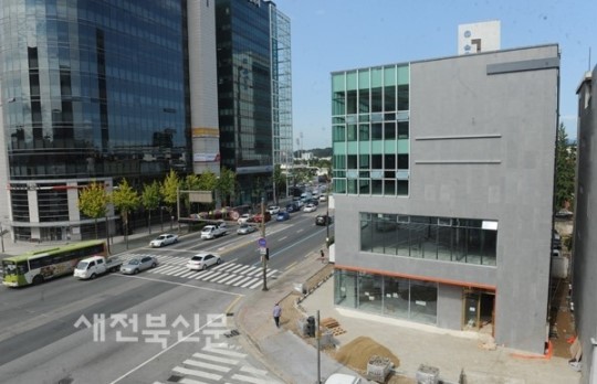 셀프주유소 난립에 가격인하 전쟁도 한 몫