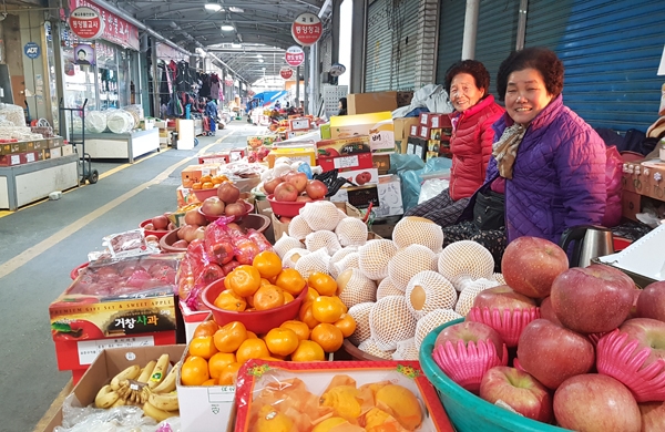 사라진 설 대목…남원 공설시장 매출 `찬바람
