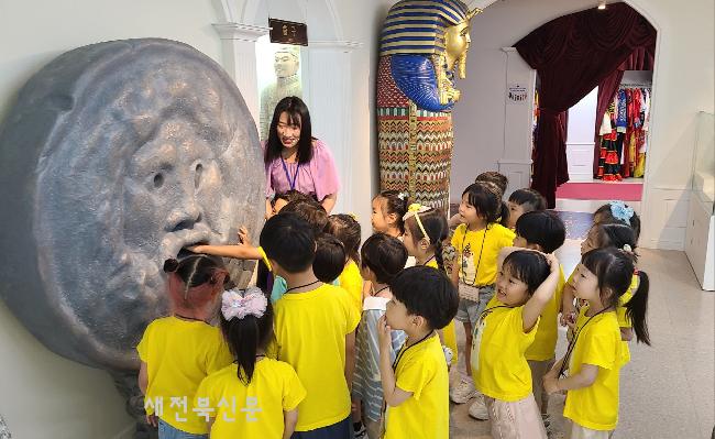 익산글로벌문화관, 세계문화의 창 활짝 열어