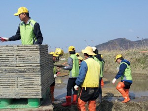 일손 부족한 농가에 도움 손길 앞장