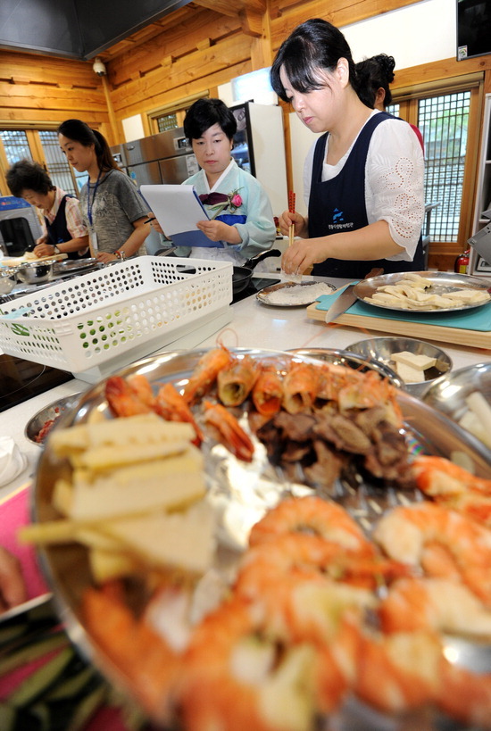 정성껏 만든 전통 궁중음식